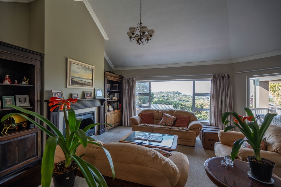 5 Bedroom Property for Sale in Seafield Eastern Cape